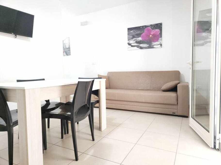 شقة App Girasole 1A 300 Metri Dal Mare In Salento توري سان جيوفاني أوغينتو المظهر الخارجي الصورة